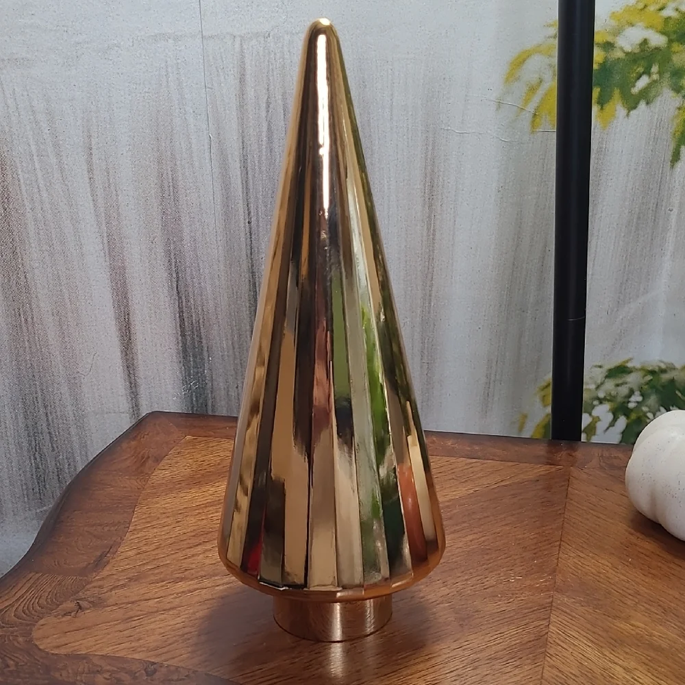 New! Elegant Decorative Ribbed Large Gold Tree
